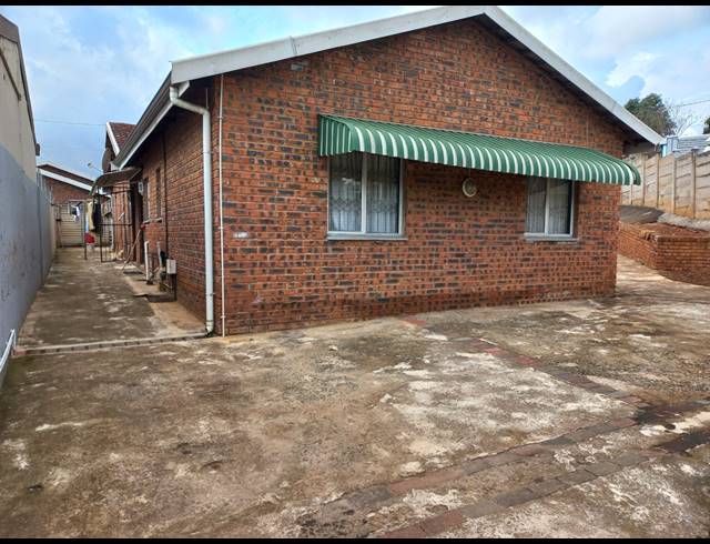 7 BEDROOM FREESTANDING FOR SALE IN NORTHDALE